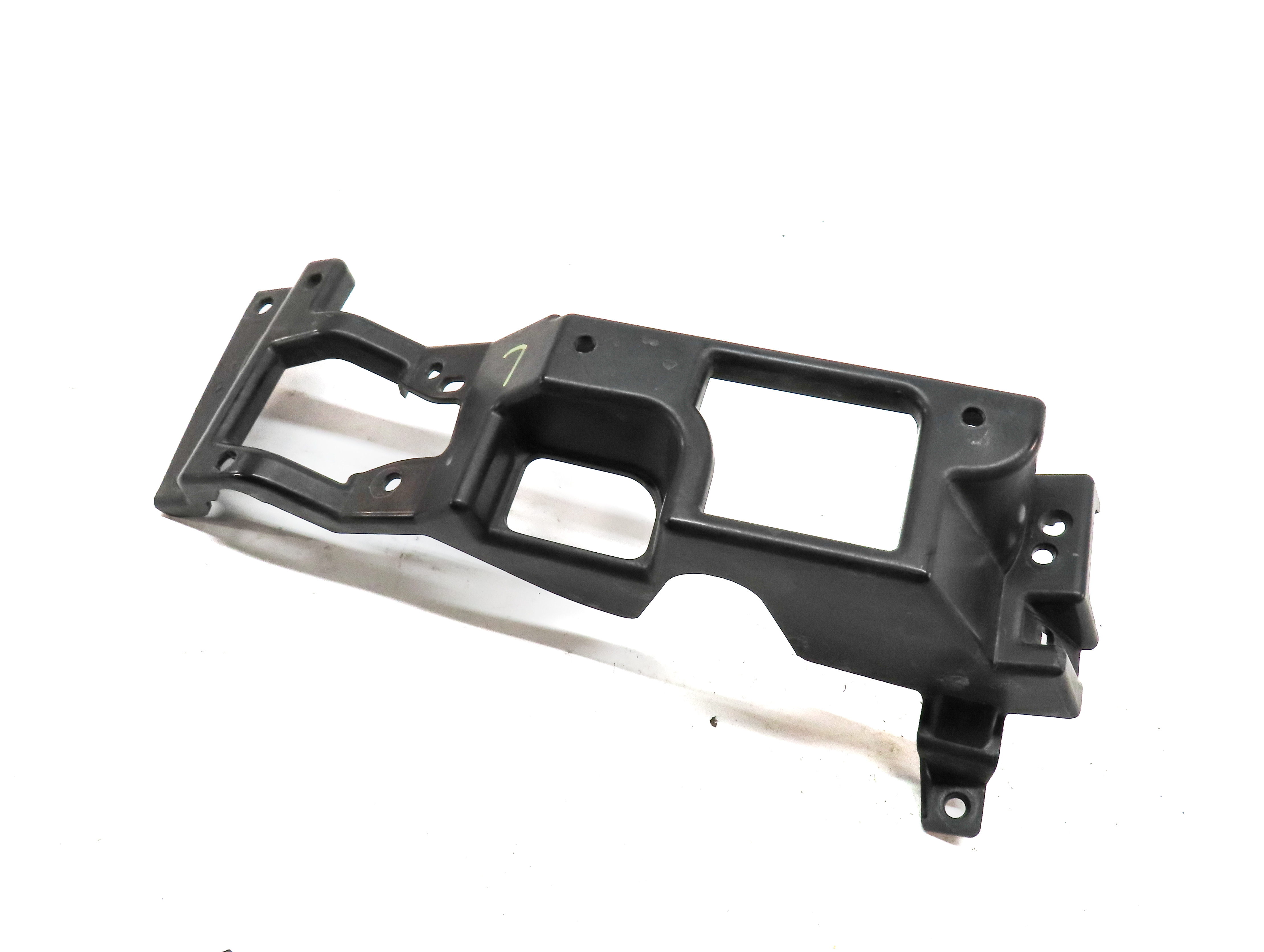 2014 LAND RANGE ROVER (L405) FRONT LEFT DRIVER FOGLIGHT FOG LIGHT MOUNT BRACKET — exact item pictured